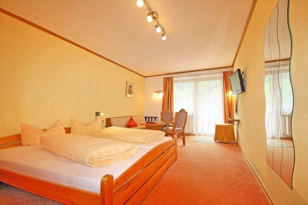 Hotel Kajetansbruecke Pfunds Bagian luar foto